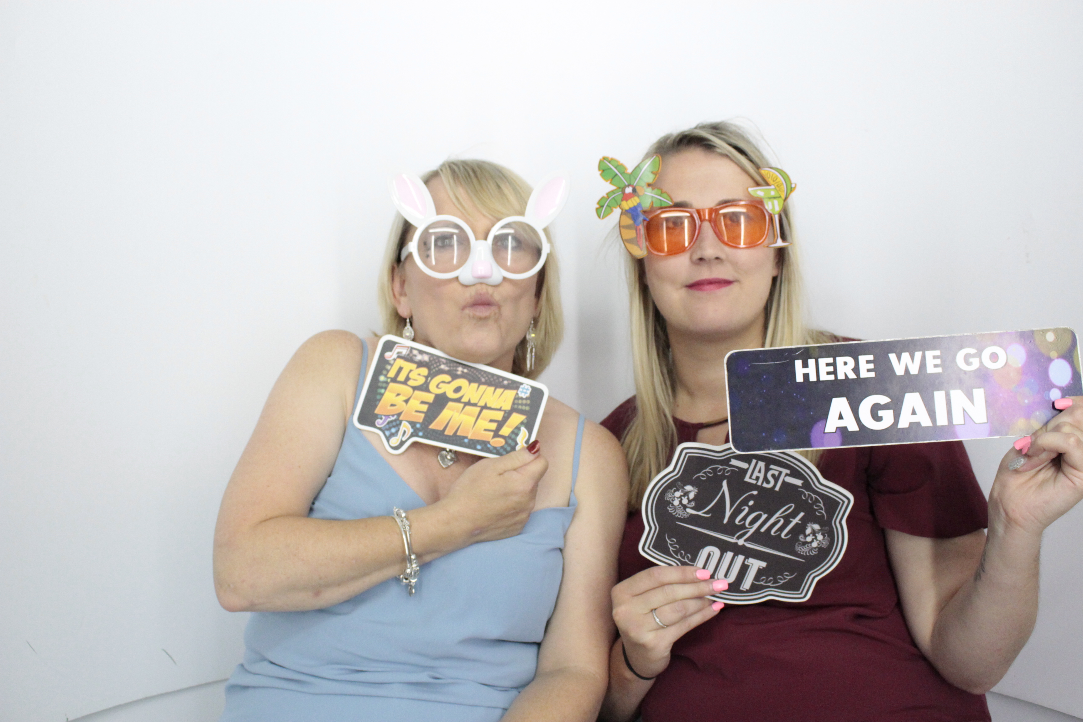 Kerry's 30th Birthday | View more photos from the event at gallery.myphotoboothexperience.co.uk/u/MyPhotoBoothExperienceLtd/Kerrys-30th-Birthday